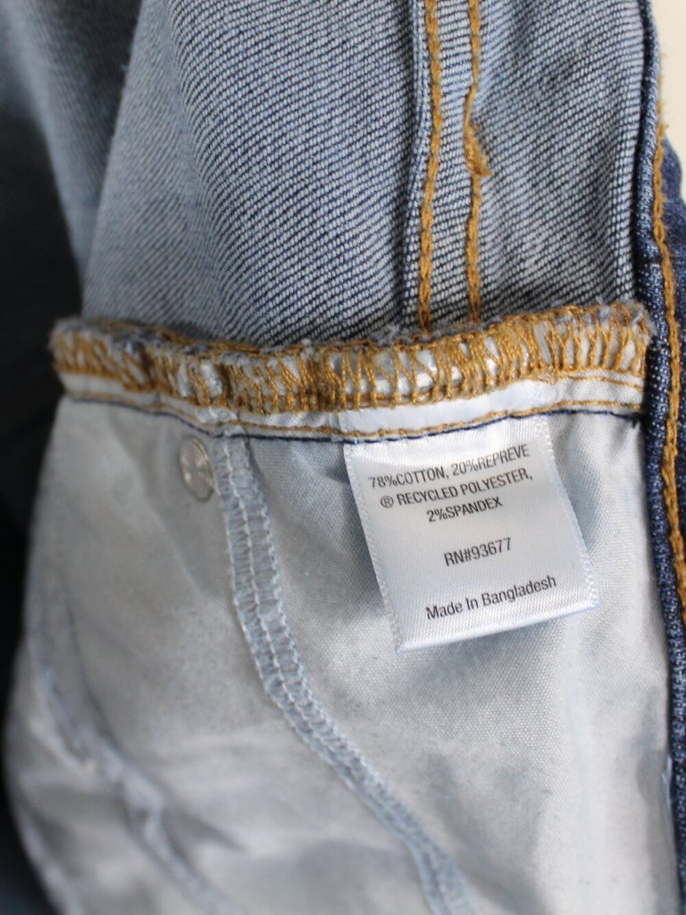 St Johns Bay Capri Jeans Size 12 Mid Rise Stretch Denim Blue Cropped - Picture 7 of 8